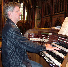de organist Paul Merkus